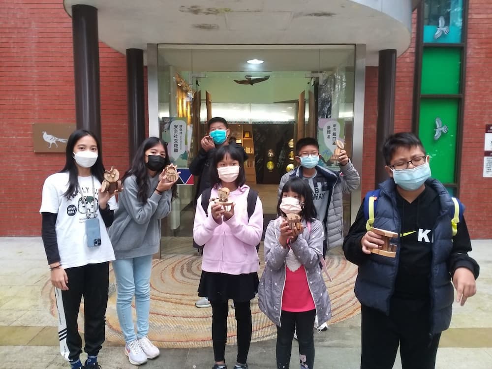 11月20日行程,學員們與DIY作品合影